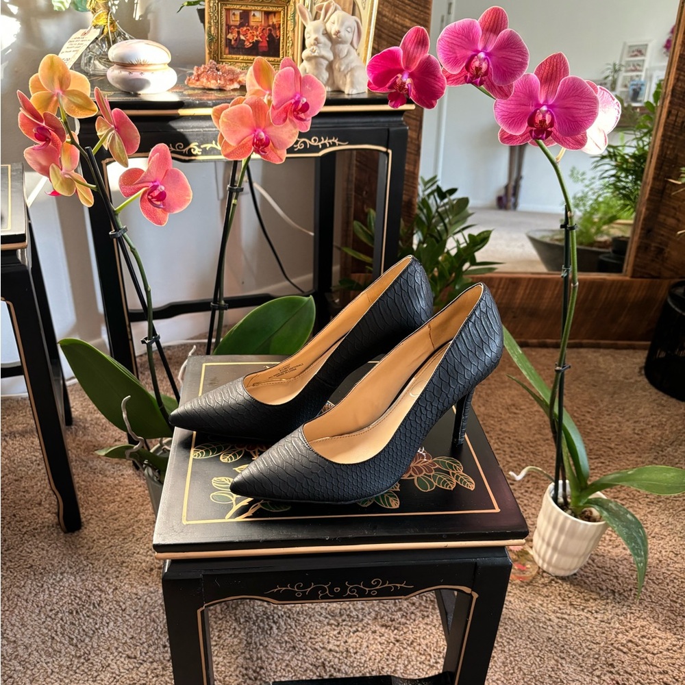 Jessica Simpson point faux snake skin black heel size 6.5